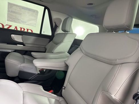 New 2025 Ford Expedition Active image 17