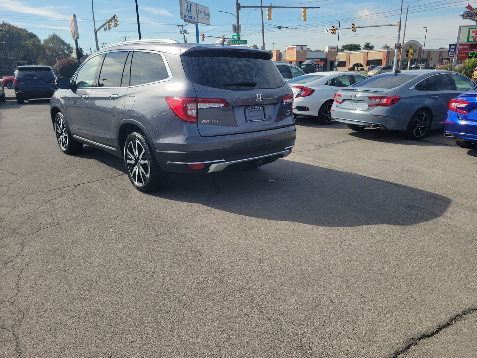 Used 2021 Honda Pilot Touring image 3