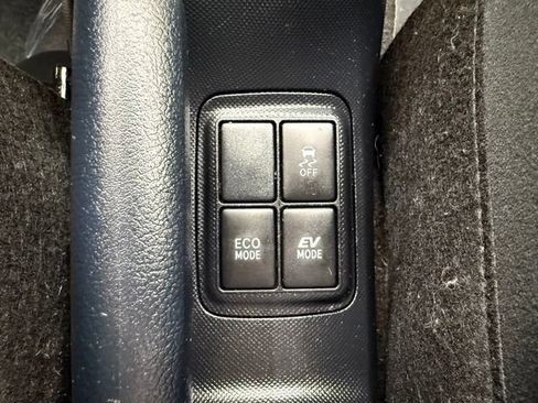 Used 2015 Toyota Prius C Two FWD image 34