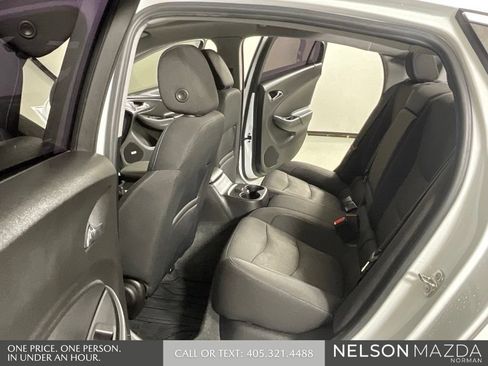 Used 2018 Chevrolet Volt LT w/ Comfort Package FWD image 12