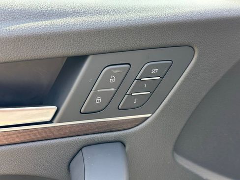 Used 2021 Audi Q5 2.0T Premium w/ Convenience Package image 17