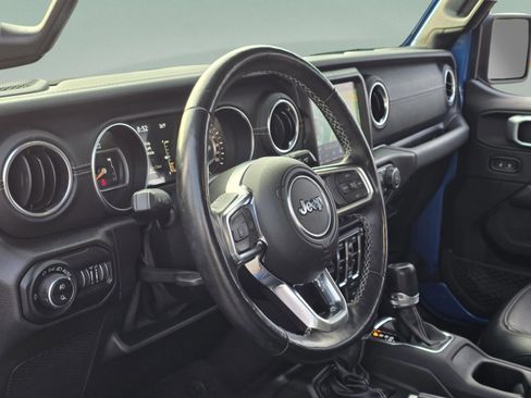 Used 2020 Jeep Gladiator Overland image 12
