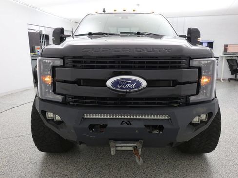 Used 2019 Ford F250 Lariat AWD/4WD image 2