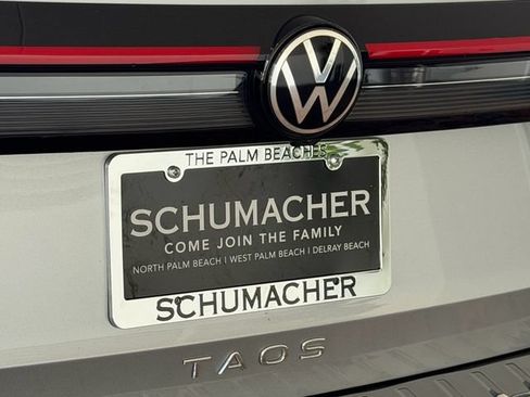 Used 2025 Volkswagen Taos SE FWD image 9