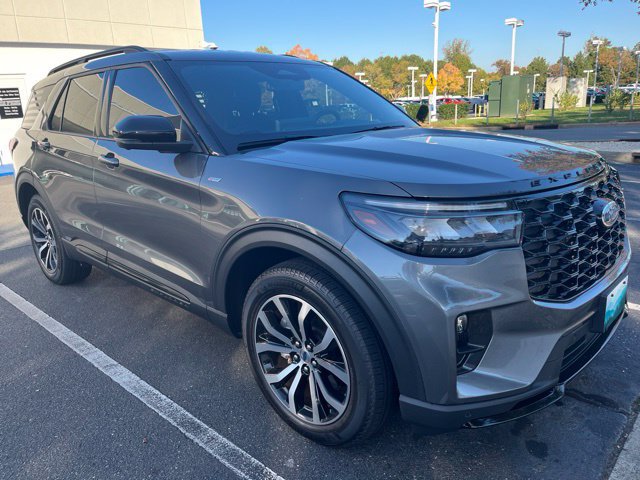 Used 2025 Ford Explorer ST-Line w/ Premium Package RWD image 2