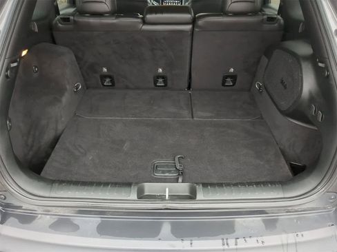 Certified 2019 Jeep Cherokee Limited w/ Luxury Group image 40