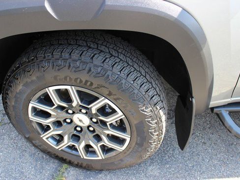 Used 2023 Chevrolet Colorado Z71 image 4