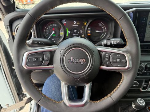 Used 2024 Jeep Wrangler Unlimited Sahara AWD/4WD image 25