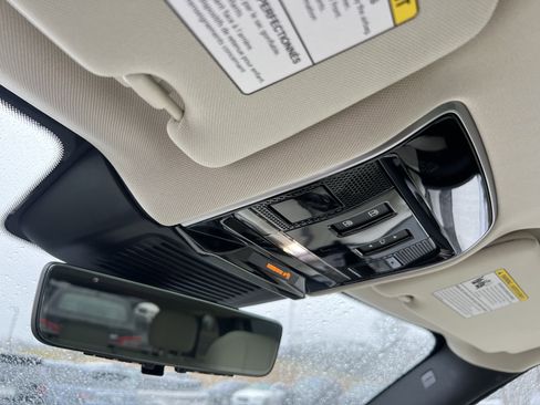 Used 2025 Land Rover Range Rover Long Wheelbase SE image 24