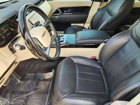 Used 2023 Land Rover Range Rover SE image 8
