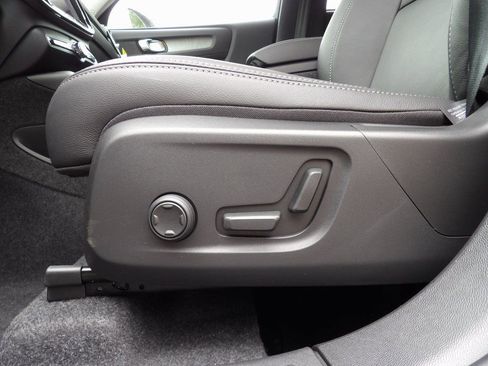 New 2025 Volvo XC40 B5 Core w/ Protection Package Premier image 13