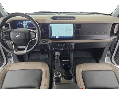 Used 2023 Ford Bronco Wildtrak image 9