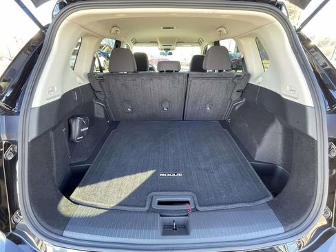 Used 2025 Nissan Rogue S image 9