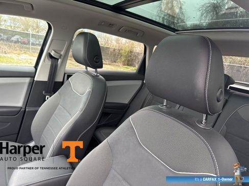 Used 2023 Volkswagen Taos SE w/ Panoramic Sunroof Package image 12