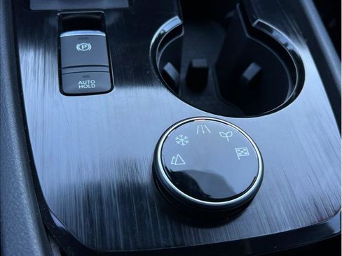 Used 2023 Nissan Rogue SV image 16