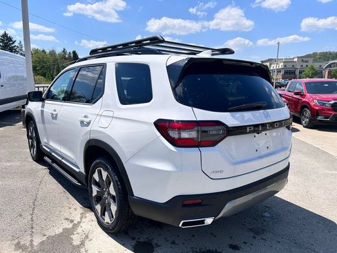 New 2026 Honda Pilot Touring image 3