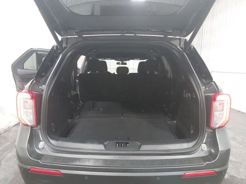 Used 2020 Ford Explorer XLT image 14