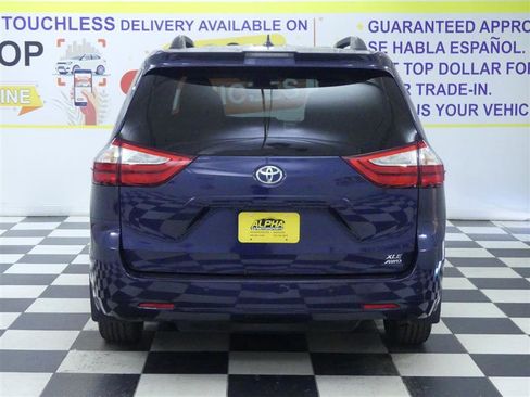 Used 2019 Toyota Sienna XLE w/ XLE Navigation Package image 5