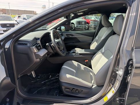 Used 2025 Toyota Camry SE image 10