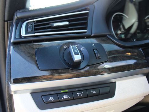 Used 2014 BMW 750Li xDrive image 16