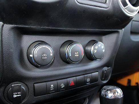 Used 2012 Jeep Wrangler Rubicon image 16