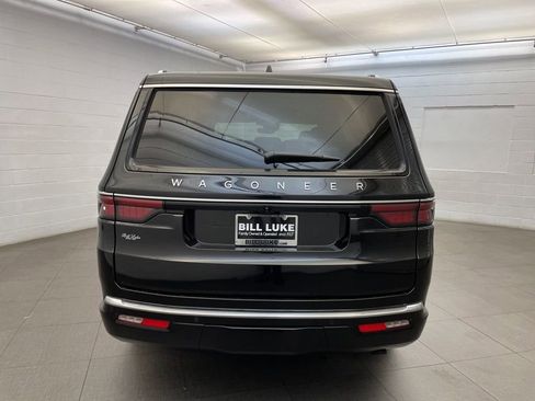 New 2025 Jeep Wagoneer 4WD image 5