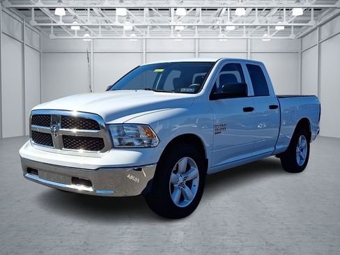 Used 2024 RAM 1500 Classic SLT AWD/4WD image 3