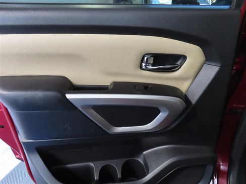 Used 2017 Nissan Titan SV image 29