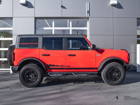 Used 2023 Ford Bronco Wildtrak image 12