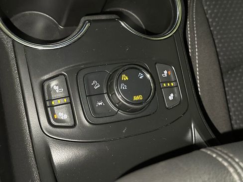 Used 2023 GMC Terrain SLE w/ Driver Convenience Package image 26