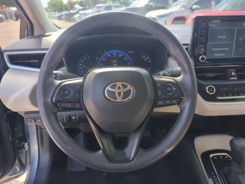Used 2022 Toyota Corolla LE FWD image 13