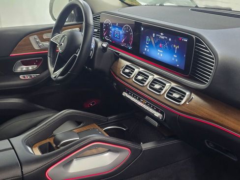 Used 2025 Mercedes-Benz GLE 350 4MATIC w/ Driver Assistance Package image 29