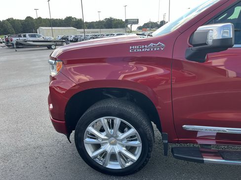 Used 2024 Chevrolet Silverado 1500 High Country w/ High Country Premium Package AWD/4WD image 2