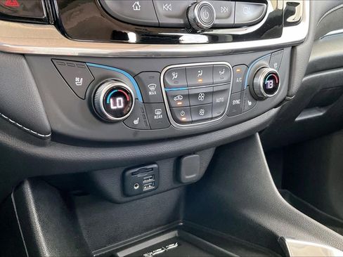 Used 2021 Chevrolet Traverse High Country FWD image 32