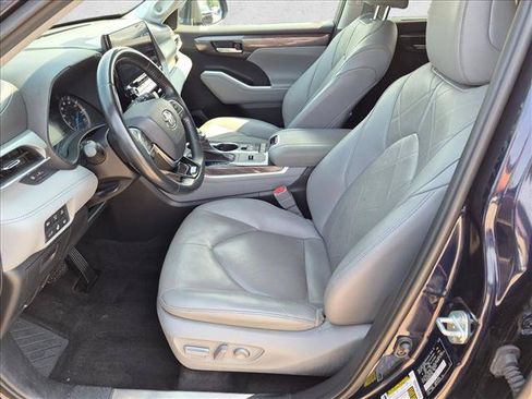 Used 2021 Toyota Highlander Platinum AWD/4WD image 22