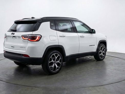 Used 2025 Jeep Compass Limited image 9