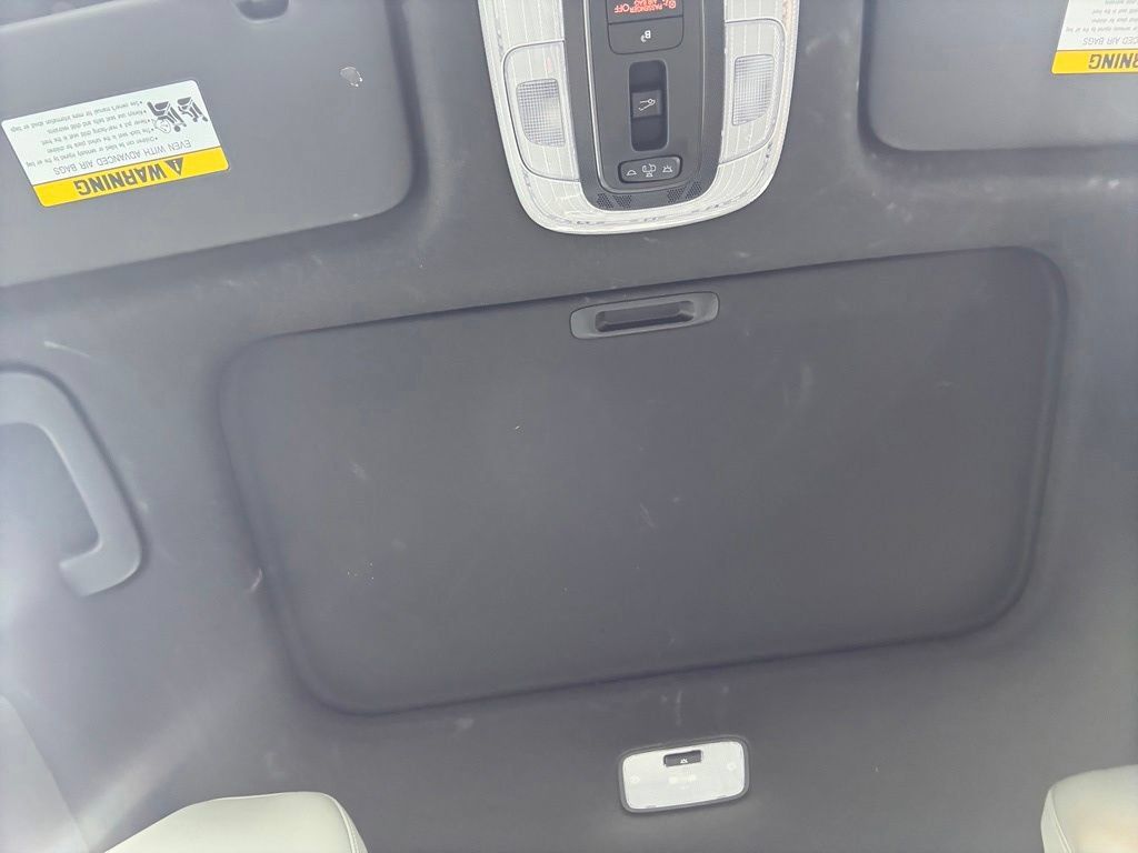 Used 2025 Hyundai Elantra Limited w/ Cargo Package FWD image 45