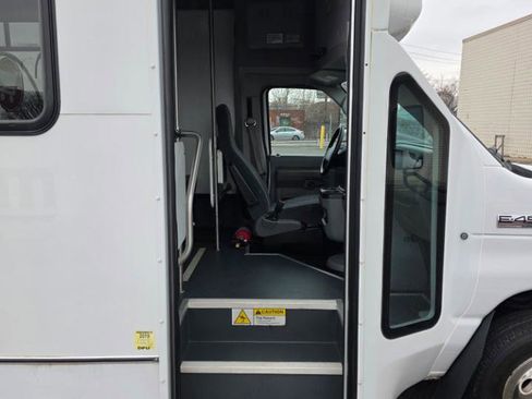 Used 2018 Ford E-450 and Econoline 450 Super Duty w/ Shuttle Bus Prep Package image 9