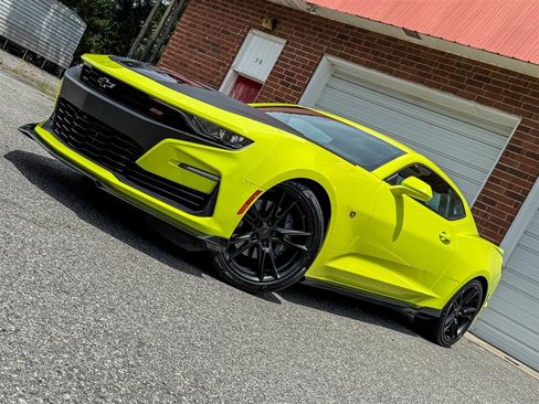 Used 2021 Chevrolet Camaro SS RWD image 4