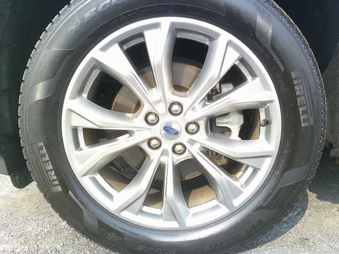 Used 2020 Ford Explorer XLT w/ Equipment Group 202A AWD/4WD image 12