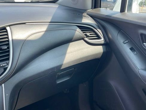 Used 2019 Chevrolet Trax LT w/ LT Convenience Package AWD/4WD image 24