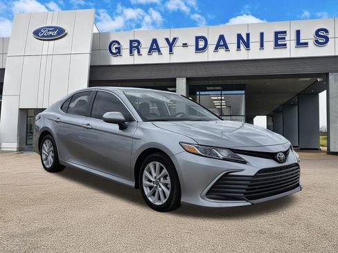 Used 2022 Toyota Camry LE image 1