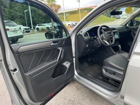 Used 2022 Volkswagen Tiguan SE FWD image 4