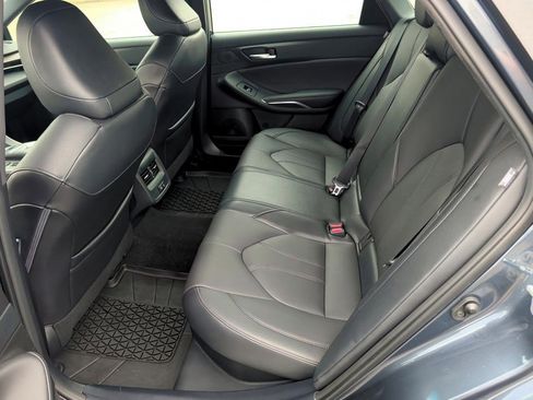 Used 2022 Toyota Avalon XLE image 9