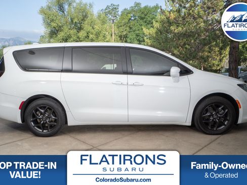 Used 2020 Chrysler Pacifica Touring w/ S Appearance Package FWD image 1