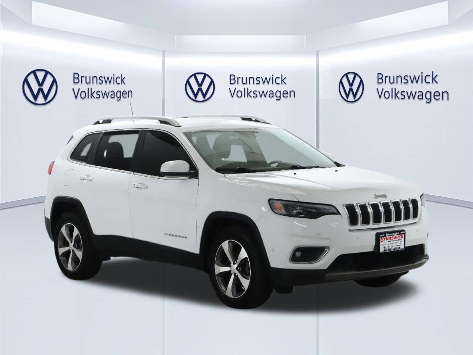 Used 2019 Jeep Cherokee Limited w/ Technology Group AWD/4WD image 9