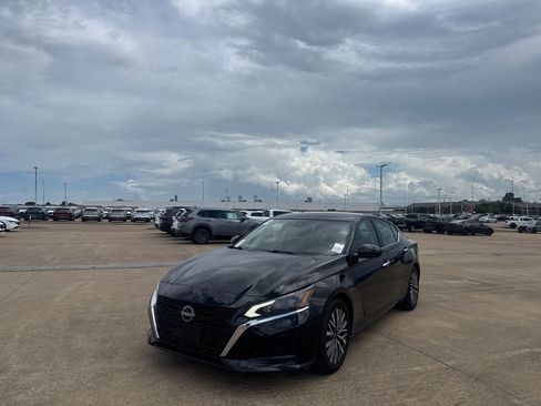 Used 2023 Nissan Altima 2.5 SV FWD image 7