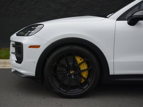 Certified 2024 Porsche Cayenne Turbo GT AWD/4WD image 40