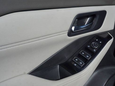 Certified 2024 Nissan Rogue SL image 32