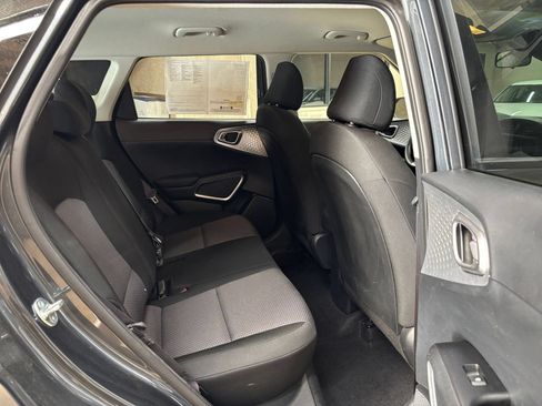 Used 2025 Kia Soul LX w/ LX Technology Package FWD image 19